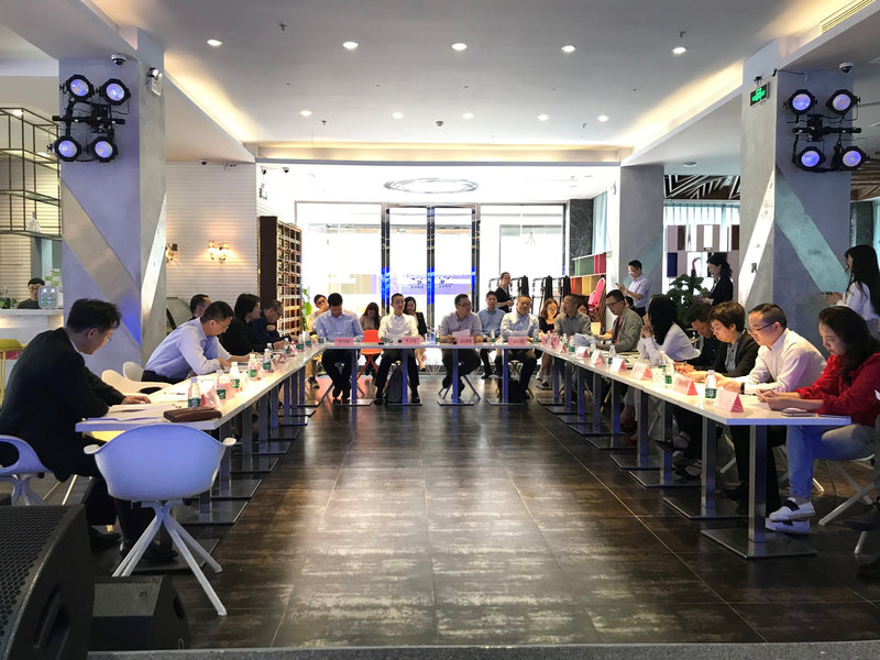 第一次圆桌会1.jpg 第一次圆桌会1.jpg